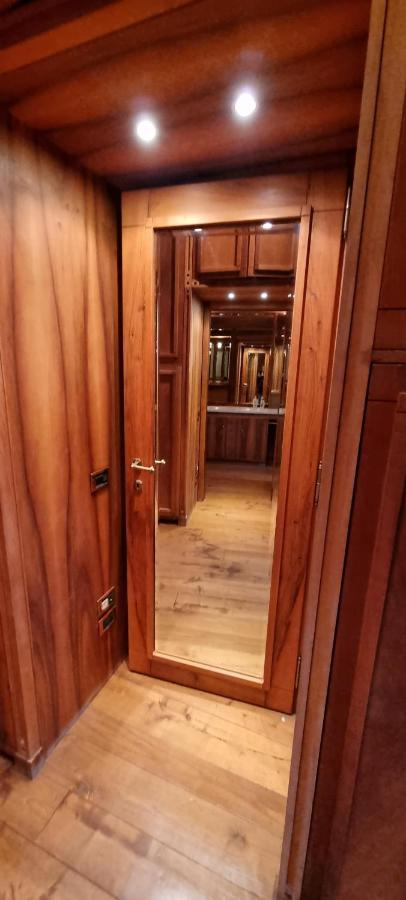 Farolfi Apartments Villa Galliera โบโลญญา ภายนอก รูปภาพ