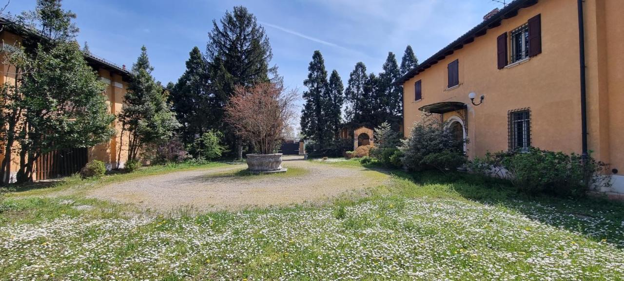 Farolfi Apartments Villa Galliera โบโลญญา ภายนอก รูปภาพ